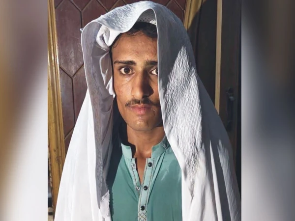 🚨 ڈیرہ اسماعیل خان: یومِ آزادی پر خاتون کا روپ دھار کر بیہودہ حرکات کرنے والا منچلا گرفتار