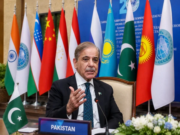 🌍 پاکستان شنگھائی تعاون تنظیم (SCO) کی صدارت سنبھالے گا؛ وزیراعظم شہباز شریف بشکیک میں ایس سی او سربراہی اجلاس میں شرکت کے لیے روانہ
