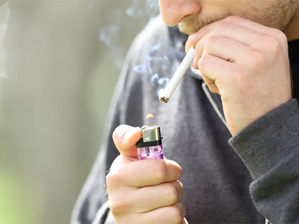 🚬 سگریٹ نوشی کے صحت پر اثرات: دو دہائیوں میں عوامی آگاہی میں معمولی بہتری، محققین کا اہم انکشاف