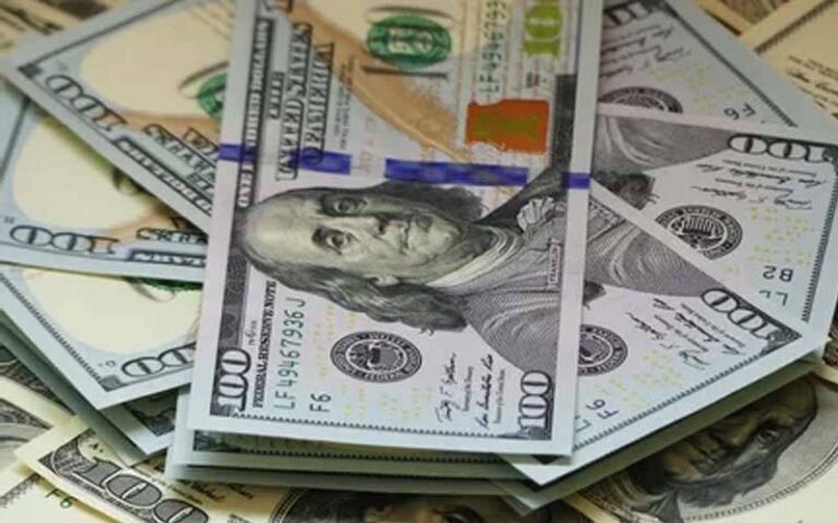 خاتون نے رات گئے موبائل فون استعمال کرتے ہوئے 4 کروڑ روپے کی انعامی رقم جیت لی