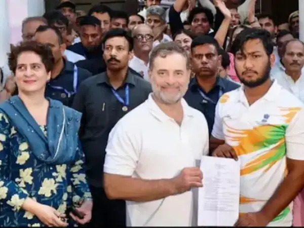 🇮🇳 بھارتی سیاست میں ہلچل؛ راہول گاندھی کا دھرنا کامیاب، مودی سرکار زخمی طالب علم کی ایف آئی آر درج کرنے پر مجبور