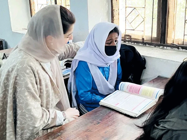 🎓 پنجاب حکومت کا تعلیمی اداروں کی مانیٹرنگ کے لیے ریٹائرڈ فوجی اہلکار بھرتی کرنے کا فیصلہ؛ ڈیڑھ لاکھ اسکول ٹیچنگ انٹرنیز کے کنٹریکٹ میں توسیع کی بھی منظوری