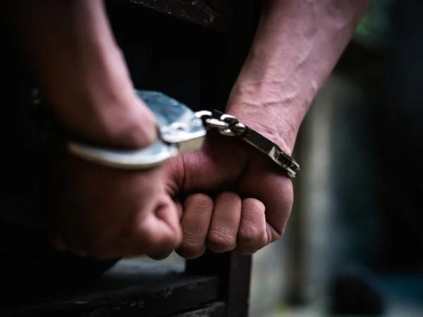 🚨 خواتین کو نجی ڈیٹا اور جعلی قابل اعتراض تصاویر سے بلیک میل کرنے والا ملزم گرفتار؛ اہم شواہد برآمد