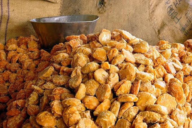 🍯 کیا چینی کے بجائے گُڑ کا استعمال واقعی وزن کم کرنے میں مفید ہے؟ ماہرین کے اہم انکشافات