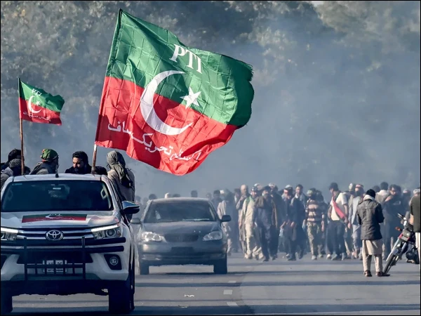 حماد اظہر کی گرفتاری کے بعد پی ٹی آئی کے دیگر رہنماؤں کے وارنٹس پر عملدرآمد تیز کرنے کا فیصلہ! 🏛️⚖️ حماد اظہر کی گرفتاری کے بعد پی ٹی آئی کے دیگر رہنماؤں کے وارنٹس پر عملدرآمد تیز کرنے کا فیصلہ! 🏛️⚖️