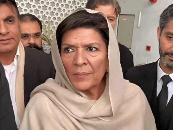 بانی پی ٹی آئی کی ہمشیرہ علیمہ خان لاہور سے گرفتار، کوٹ لکھپت جیل منتقل! 🛑🇵🇰