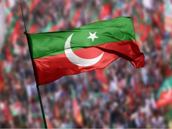 احتجاج اور توڑ پھوڑ کا مقدمہ؛ عدالت نے پی ٹی آئی کے 8 ارکان اسمبلی کے وارنٹ گرفتاری جاری کردیئے! 🏛️⚖️