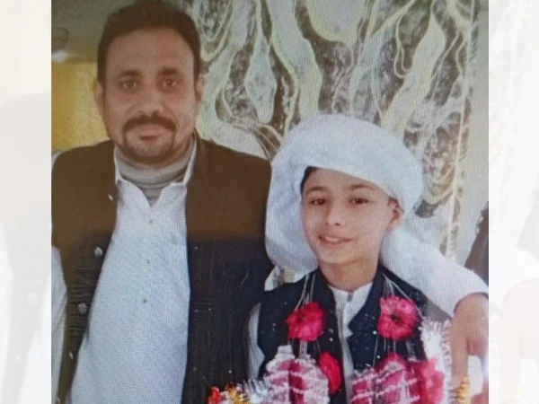 🚨 کراچی؛ منگھو پیر میں گھر میں ڈکیتی کے دوران پولیس وردی میں ملبوس ملزمان کی فائرنگ، میٹرک کا پوزیشن ہولڈر 17 سالہ طالب علم جاں بحق