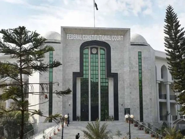 ⚖️ اڈیالہ جیل کے تین قیدیوں کا بانی پی ٹی آئی جیسی طبی سہولیات کے لیے وفاقی آئینی عدالت سے رجوع؛ اسلام آباد ہائیکورٹ کا فیصلہ چیلنج