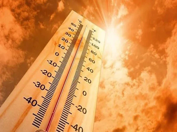 ☀️ کراچی میں گرمی کی شدت میں اضافے کا امکان؛ 13 ستمبر سے درجہ حرارت 36 ڈگری سینٹی گریڈ تک جانے کی پیشگوئی