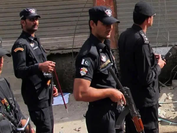 پی ٹی آئی حکومت کی خیبر پختونخوا پولیس کو دانستہ وسائل سے محروم رکھ کر استعدادِ کار پر کاری ضرب! 📉👮♂️ پی ٹی آئی حکومت کی خیبر پختونخوا پولیس کو دانستہ وسائل سے محروم رکھ کر استعدادِ کار پر کاری ضرب! 📉👮♂️