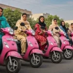 🛵 پشاور؛ طالبات اور ملازمت پیشہ خواتین کے لیے مفت الیکٹرک اسکوٹیز دینے کی منظوری؛ وزیر اعلیٰ خیبرپختونخوا کا اہم اقدام