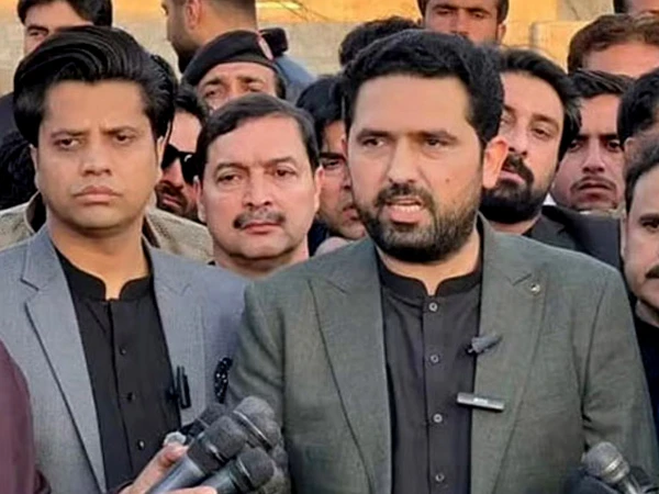 بند کمروں کی پالیسی قبول نہیں، ضرورت پڑی تو بغاوت کریں گے: وزیراعلیٰ خیبرپختونخوا سہیل آفریدی! 🇵🇰📉