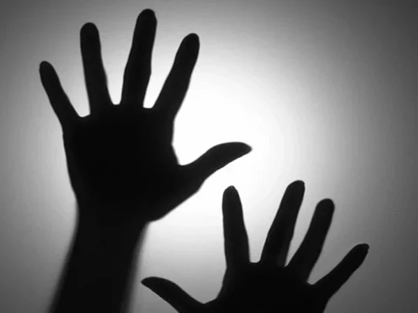 پشاور کے علاقے چمکنی میں 10 سالہ معصوم بچی سے مبینہ اجتماعی زیادتی؛ والد کی مدعیت میں مقدمہ درج! 🏛️📉 پشاور کے علاقے چمکنی میں 10 سالہ معصوم بچی سے مبینہ اجتماعی زیادتی؛ والد کی مدعیت میں مقدمہ درج! 🏛️📉