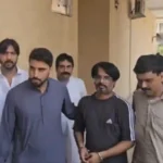 ”یہی بچا ہے یہ میرے منہ سے زبان کھینچ لیں“ — صحافی بلال غوری کے جسمانی ریمانڈ میں 2 دن کی توسیع! 🚨