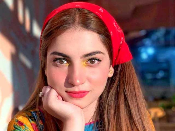 دنانیر مبین نے اداکاری کے بعد گلوکاری کی دنیا میں قدم رکھ دیا، پہلا میوزک ٹریک ’ٹچ‘ ریلیز! 🎤💖