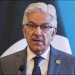 خواجہ آصف کا کے پی حکومت پر کڑا وار؛ ڈی جی آئی ایس پی آر کی پریس کانفرنس کو چارج شیٹ قرار دے دیا! 🇵🇰🛡️