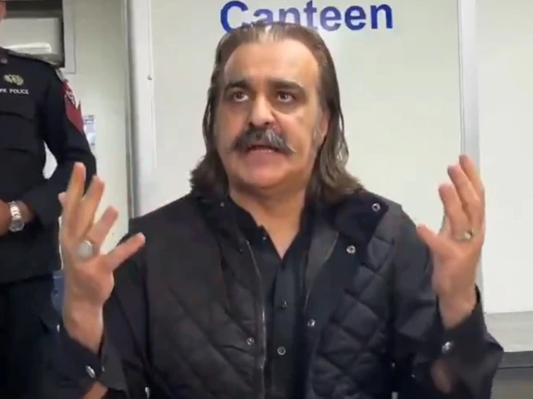 سابق وزیراعلیٰ علی امین خان گنڈاپور اپنے گھر میں نظر بند! 🏛️👮‍♂️