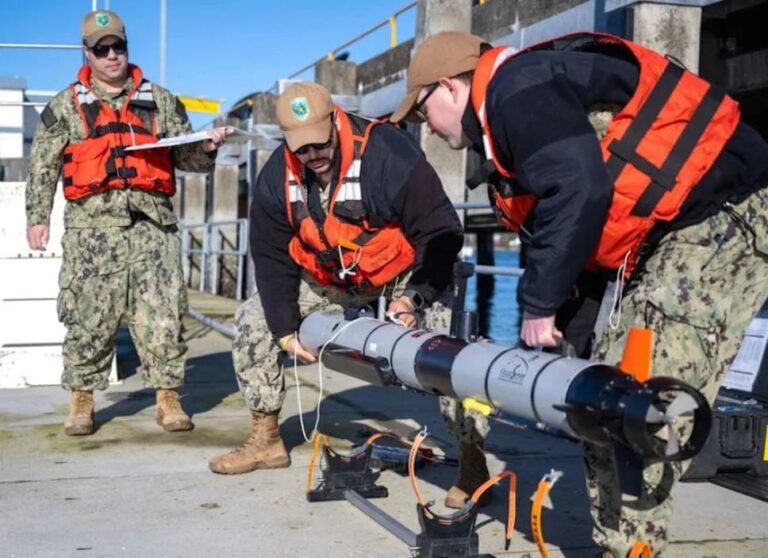 ایران کا آبنائے ہرمز میں دوسرا امریکی زیرِ آب ڈرون پکڑنے کا دعویٰ؛ امریکا کی جانب سے تردید! 🇮🇷🇺🇸