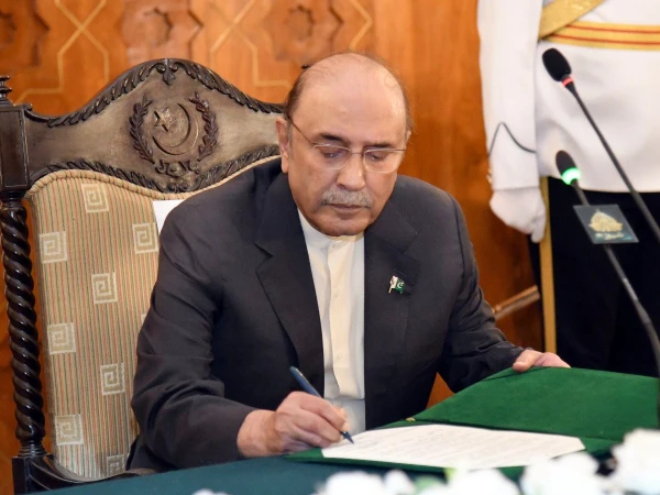 خیبر پختونخوا میں ایمرجنسی اور گورنر راج نافذ؛ صدر آصف علی زرداری نے سمری پر دستخط کر دیے! 🇵🇰⚖️