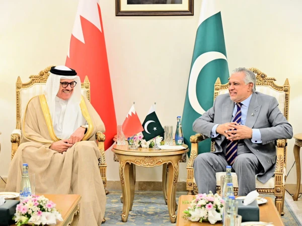 وزیرِ خارجہ اسحاق ڈار اور بحرین کے وزیر خارجہ ڈاکٹر عبداللطیف بن راشد الزیانی کی اہم ملاقات! 🌍💼 وزیرِ خارجہ اسحاق ڈار اور بحرین کے وزیر خارجہ ڈاکٹر عبداللطیف بن راشد الزیانی کی اہم ملاقات! 🌍💼