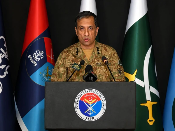 ڈی جی آئی ایس پی آر لیفٹیننٹ جنرل احمد شریف چوہدری نے سعودی عرب میں پاکستانی فوجی دستوں کی موجودگی کی تصدیق کر دی! 🇸🇦🤝