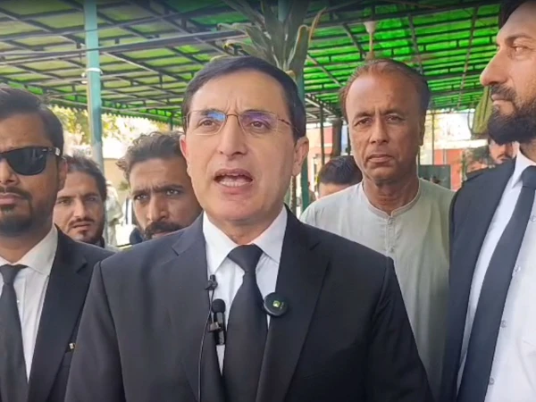 اسلام آباد ہمارا ہے، لانگ مارچ اپنے شیڈول کے مطابق 11 یا 12 اکتوبر کو یہیں پہنچے گا؛ بیرسٹر گوہر کا دوٹوک اعلان! 🛣️📢