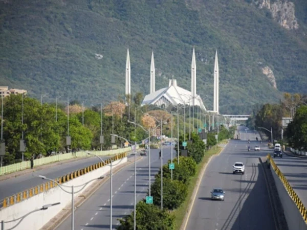 راولپنڈی اور اسلام آباد میں سیکیورٹی ریڈ الرٹ؛ اڈیالہ جیل کے اطراف کنٹینرز پہنچا دیے گئے! 🇵🇰🛑
