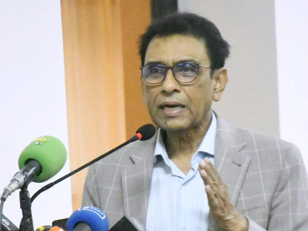 “کراچی کو عوام کی مرضی کے برخلاف سندھ کا حصہ بنایا گیا تھا!” — ایم کیو ایم چیئرمین خالد مقبول صدیقی کا بڑا بیان! 🚨🏙️