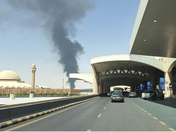 سعودی ایئرپورٹس پر حملوں کے بعد امریکا، برطانیہ سمیت متعدد ممالک نے سفری پابندیاں اور الرٹ جاری کر دیے! ✈️🇸🇦🛑