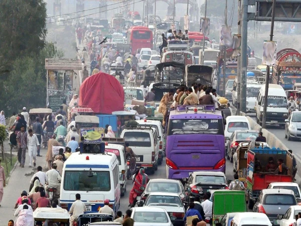 لاہور میں کمرشل گاڑیوں کے ڈرائیورز کا جرائم پیشہ سرگرمیوں میں ملوث ہونے کا انکشاف؛ 347 ڈرائیورز کا کریمنل ریکارڈ سامنے آ گیا! 🇵🇰📉
