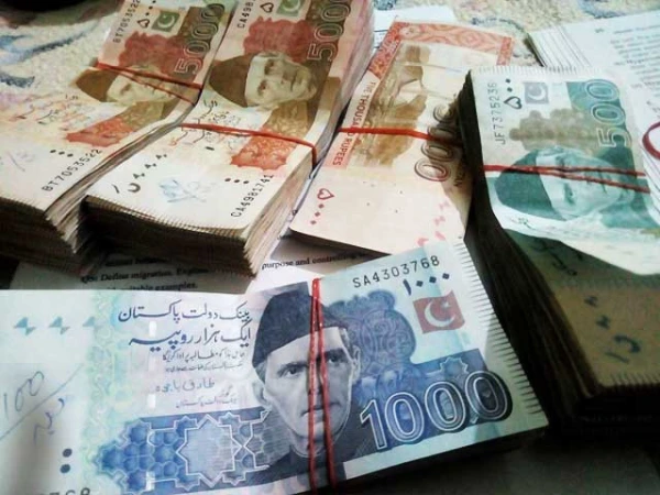 سرکاری قرضوں میں 10 سال کے دوران 340 فیصد کا تاریخی اضافہ؛ مجموعی حجم 86 ہزار 700 ارب روپے تک پہنچ گیا! 🇵🇰💰