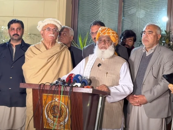 اپوزیشن اتحاد کی مولانا فضل الرحمان سے اہم ملاقات آج؛ لانگ مارچ میں شرکت کی دعوت دی جائے گی! 🇵🇰📉
