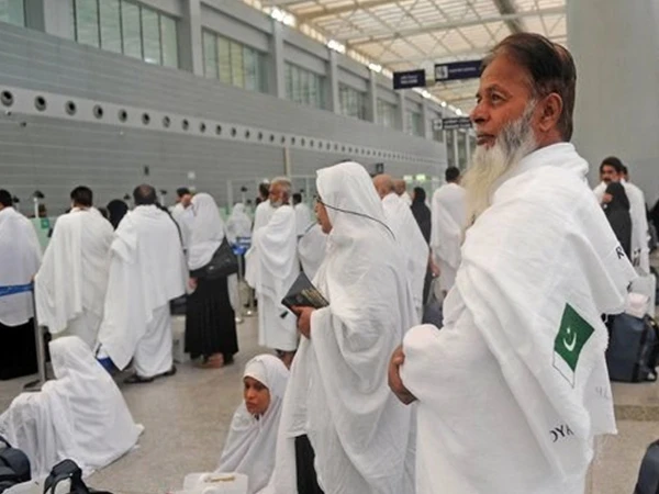 سرکاری عازمینِ حج کے لیے دوسری قسط جمع کرانے کی کل 20 اکتوبر آخری تاریخ ہے! 🇵🇰🕌 سرکاری عازمینِ حج کے لیے دوسری قسط جمع کرانے کی کل 20 اکتوبر آخری تاریخ ہے! 🇵🇰🕌