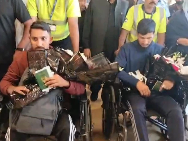 صومالی قزاقوں کے ہاتھوں جاں بحق تین پاکستانیوں کی میتیں اور چار زخمی کراچی پہنچ گئے! 🇵🇰📉
