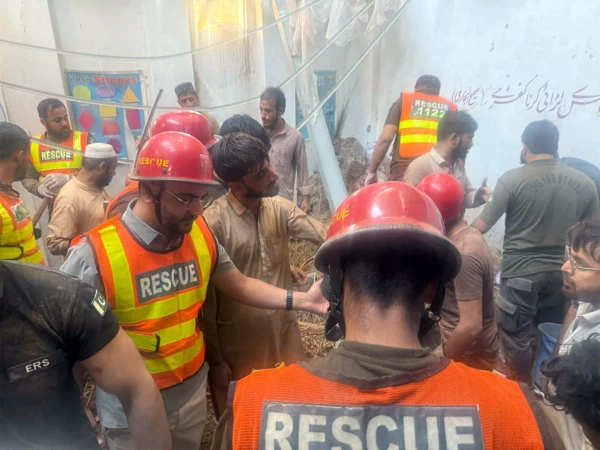 پشاور دیر کالونی اسکول سانحے کی تحقیقاتی رپورٹ میں چشم کشا انکشافات! 🇵🇰💥 پشاور دیر کالونی اسکول سانحے کی تحقیقاتی رپورٹ میں چشم کشا انکشافات! 🇵🇰💥