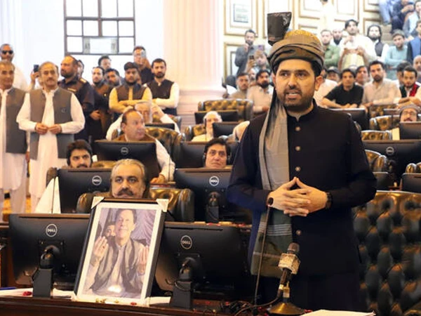 پی ٹی آئی پارلیمانی پارٹی نے کے پی میں ایمرجنسی اور گورنر راج یکسر مسترد کر دیا! 🛑🏛️ پی ٹی آئی پارلیمانی پارٹی نے کے پی میں ایمرجنسی اور گورنر راج یکسر مسترد کر دیا! 🛑🏛️