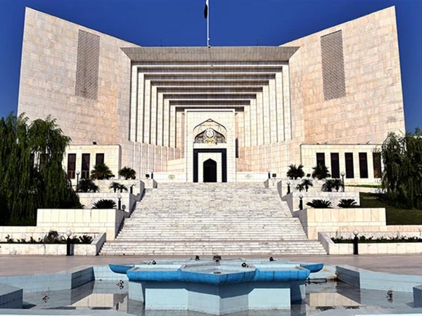 سپریم کورٹ نے بچے کے مبینہ قتل کے الزام میں قید ماں انیقہ کو بری کر دیا! 🇵🇰📉