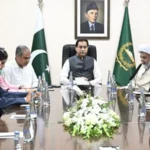 حکومت اور اپوزیشن میں ڈیڈ لاک کے بعد دوبارہ مذاکرات شروع؛ بانی پی ٹی آئی سے ملاقات اور مطالبات پر اہم پیش رفت! 🏛️📉