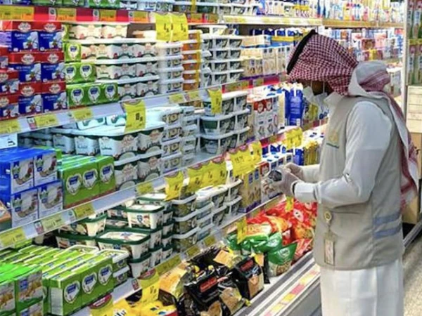 متحدہ عرب امارات کا پیک شدہ غذاؤں میں نمک، چینی اور چکنائی کی زائد مقدار پر سخت ضوابط کا نفاذ اور کروڑوں روپے جرمانے! 🌐📉