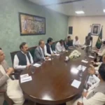 وفاقی حکومت اور پی ٹی آئی کے درمیان مذاکرات کا آغاز؛ اسپیکر چیمبر میں اہم بیٹھک! 🇵🇰📉